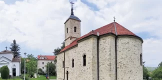 ИЗВОРОТ НА СВЕТА ВОДА КОЈ ЛЕКУВА: Зад името на овој манастир надалеку познат по оваа икона се крие неверојатна приказна!