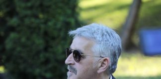 НА СВАДБАТА КАЈ ПОПОВИЌ СТИГНА И БОСАНЕЦ СО СОПРУГАТА: Еве како изгледа, досега не сме ја виделе