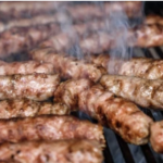 Оригинален РЕЦЕПТ ЗА ДОМАШНИ КЕБАПИ: Мора да се најдат на вашата трпеза денес