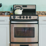 ЗА ШТО СЕ УПОТРЕБУВА ФИОКАТА ПОД РЕРНАТА? Нејзината цел не е складирање, откријте ја малата тајна на ШПОРЕТОТ