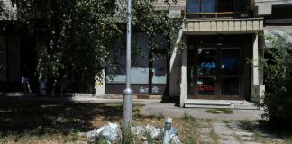 Што и да направиш ЏАБЕ “СТОКА СИ Е СТОКА” СОСЕДИТЕ СЕ СКАРАЛЕ ЗА ЃУБРЕТО