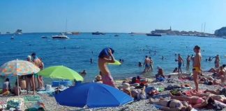 ТУРИСТ ЈА УНИШТИ ЦЕЛАТА ПЛАЖА! Го фотографирале и направиле ХАОС на мрежите: (ФОТО)