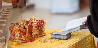ПОПЕ ИЛИ ОЧЕ ? Како да му се обраќаме на свештеникот?
