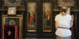 Горица доживеа ЧУДО во црквата Света Петка: Купи 15 свеќи, започна да ги бакнува сите икони, а потоа остана занемена