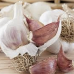 ПИЈАЛОК ОД ЛУШПИ ОД ЛУК: Народен рецепт против алергии и кашлица, токму така ќе ви се ослободи од кашлицата