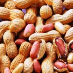 Вистината за кикиритките: Ги јадете често, а не знаете што му прават на вашиот организам