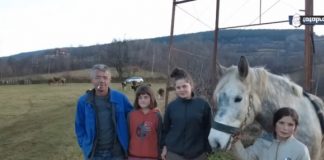 Сопругата го оставила него и неговите четири деца поради допишување на Фејсбук: „ЃАВОЛСКА РАБОТА, ФЕЈСБУК И ЧУДА“