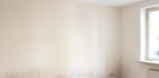 НЕМАТЕ ВРЕМЕ ДА ГО ИЗБЕЛИТЕ СТАНОТ? Овој трик е вистински спас за вас, ОТСТРАНЕТЕ ГИ ДАМКИТЕ ОД ЅИДОТ ЗА САМО 2 СЕКУНДИ!