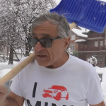 Кога ќе го видат сите се зачудени: Слободан влезе во осма деценија, а поради тоа што го работи соседите го нарекуваат „МАШИНА“.