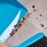 СО ОВИЕ ТРИКОВИ НЕМА ДА ИМАТЕ ПРАШИНАТА 20 ДЕНА: Еве како да ги избришете мебелот и подот!