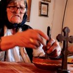 ДАЛИ ГАТАЧИТЕ ЛЕКУВААТ? Свештеникот на манастирот Лешје ги открива ПОСЛЕДИЦИТЕ од препуштањето на гатање поради ИКОНИ, еве што ги чека гатачите и исцелители, а што ги чека ПРАВОСЛАВНИТЕ!