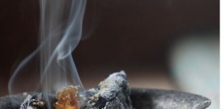 Еве зошто треба да запалиме малку темјан во домот: 3 неверојатни и чудесни ефекти!