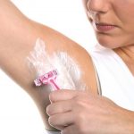 ДЕРМАТОЛОГ ОТКРИ КОЛКУ ЧЕСТО ТРЕБА ДА ГО МЕНУВАТЕ БРИЧОТ: Ако не го фрлите ТОГАШ, имате ризик од неизлечиви бактерии