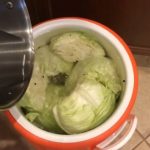 ЗОШТО ЗЕЛКАТА СЕ РАСИПУВА? Обрнете внимание на 3 работи, а маслото ќе го продолжи рокот на траење