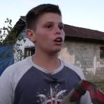 Го напуштила мајка му кога имал само 15 дена: Баба Мира го одгледала во тешки услови, а потоа БОГ ги погледнал!