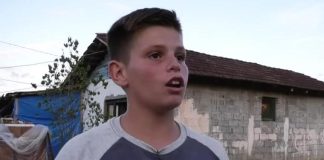 Го напуштила мајка му кога имал само 15 дена: Баба Мира го одгледала во тешки услови, а потоа БОГ ги погледнал!