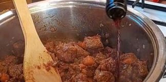 Готвачката откри што секогаш става во гулаш: Месото само се распаѓа, а вкусот на сосот е толку добар што ќе останете без зборови