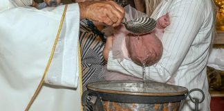 Кога е најдобро време да се крсти дете? Свештеник Саша им укажа на важното на родителите, дилемите се разрешени