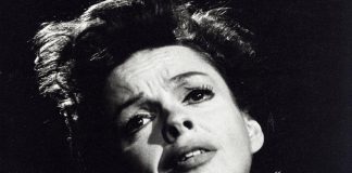 Почина вкочанета и гола во бањата: Никој не сакаше да ги сноси трошоците за погреб, обожавателите ја закопаа по една година