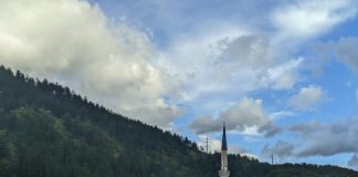 Луѓето чекале спас на покривот од џамијата, трудница го изгубила бебето, момче барало куќа: Ова се најшокантните приказни од Босна