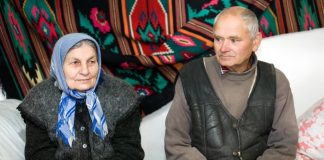 На децата им дадовме се што имавме, а сега на старост ги нема да го поминат ни прагот: Оставени сме сосема сами, копнееме по нив