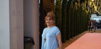Ја изгубила невиноста на грозоморен начин, се омажила за муслиман, па се заљубила во свештеник: Мајката на пејачка ја повредиле нејзините сестри