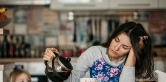 Мајка која ги воспитува децата на овој начин обично останува сама во старост: Познат психолог тврди и открива што треба да се направи