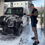 Тато има градежна фирма, се бања во луксуз, а нема ни еден ден работно искуство: Беше заљубен во половина естрада, но само неа ја сфати за сериозно!