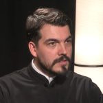 Некој ве уценува, понижува или зборува лошо за вас? Отец Александар открива што треба прво да направите