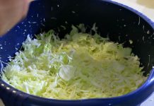 Додајте прстофат од ова во салатата од зелка и ќе бидете воодушевени од вкусот! Една состојка ја прави многу повкусна