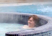 ОВАА БАЊА ЈА ЛЕКУВА ДУШАТА И СРЦЕТО: Лековита вода, природа како од бајка, а цените се вистинска ситница