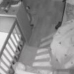 Поставиле камера во собата додека БЕБЕТО спиело: Поради тоа што го виделе ИМ СЕ ЗАМРЗНА КРВТА (ВИДЕО)