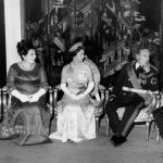 Како Тито и Јованка ГИ ПРЕЧЕКАА кралицата Елизабета и принцот Филип (ВИДЕО)