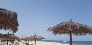 Во оваа земја, лежалките се бесплатни, плажите се пространи, а морето е топло и чисто: И нема патилиџан туристи