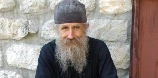 Му се пожалила на својот Отец Тадеј дека не може никако да се омажи, но не знаела зошто: По овие зборови животот и се променил!