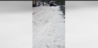СНИМКА ОД БУГАРИЈА ГО СТАПИСА БАЛКАНОТ: Покривка од град од 15 до 20 сантиметри, како снег среде зима (ВИДЕО)