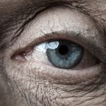 ДАЛИ ВИ СУВИ ОЧИТЕ И КОЖАТА? Ова може да биде знак дека ви недостасува овој витамин