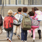 Се наближува почетокот на УЧЕБНАТА ГОДИНА: Еве како паметно да купите додатоци и облека и да заштедите ВРЕМЕ и ПАРИ