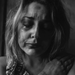 ИСПОВЕД на жена чиј сопруг ја оставил со мало бебе: И ги зел сите пари од КУЌАТА, а таа никогаш нема да заборави што направила за неа свекрвата