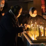 Заедничко верување отфрлено Дали е неопходно жените да носат шамии и здолништа до подот во храмот?