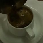 ТУРЦИТЕ ГО ДОДАВААТ ОВА ВО КАФЕТО ЗА ДА БИДЕ ПОЗДРАВО: Македонците полудеа, и тоа има одличен вкус!