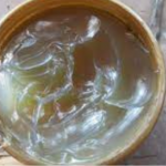 СЕКОЈА ВЕЧЕР ГО МАЧКА ЛИЦЕТО СО ОВАА МАСТ: Изгледа 10 години помлада од другарките! (РЕЦЕПТ)