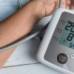 Секој ВТОР човек во Државава трпи ВИСОК притисок: Ова се ТРИ смртоносни грешки, една изгледа толку безопасна, но може да БИДЕ ФАТАЛНА!