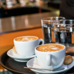 ДАЛИ ЗНАЕТЕ ЗОШТО ДОБИВАМЕ ЧАША ВОДА КОГА ЌЕ НАРАЧАМЕ КАФЕ? Еве зошто!