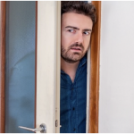 Се вратија од годишен одмор и пронајдоа ЧИСТ стан, иако не оставија клуч на никого: Вистината ги запрепасти (ВИДЕО)