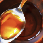 НЕМА ПОСИЛНА КОМБИНАЦИЈА За чист црн дроб и лице без брчки секое утро земајте по една лажица од овој лековит коктел