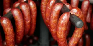ДОМАШНИ КОЛБАСИ ШТО ЌЕ ГИ БАРАТЕ СЕКОГАШ: Вкусни и здрави, зачинети со овај СПЕЦИЈАЛТЕТ од месо е неверојатно лесен за правење.