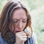 ДАЛИ ИМАТЕ СИЛНА КАШЛИЦА ОД КОЈА НЕ МОЖЕ ДА ЗАСПИЕТЕ? Ви носиме 14 совети како да се ослободите од неа!