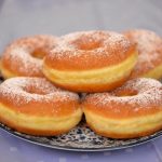 Без капка масло, сочни и МЕКИ КАКО ПАМУК: Брзи крофни од рерна совршени кога не знаете што да јадете!