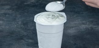 Помешајте чаша јогурт со овие 3 состојки и уживајте во резултатите: Помага во текот на слабеењето, ги чисти цревата и спречува дуење!
